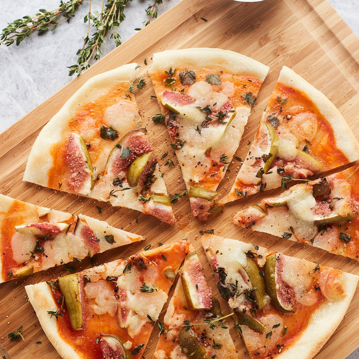 Pizza with figs, brie and thyme on the BBQ
&ndash; Barbecook