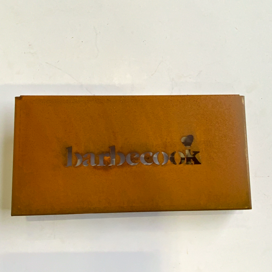 Voorplaat sokkel links voor Nestor Island Corten